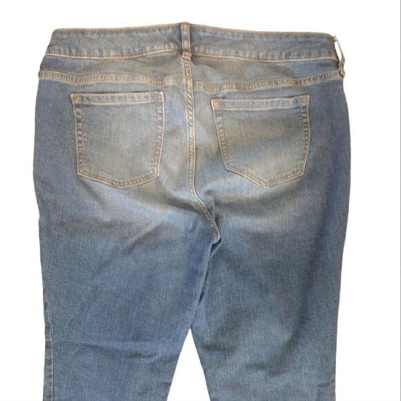 Torrid Vintage Stretch Mid Rise Raw Hem Crop Boyfriend Jeans Size 12 - Picture 13 of 14